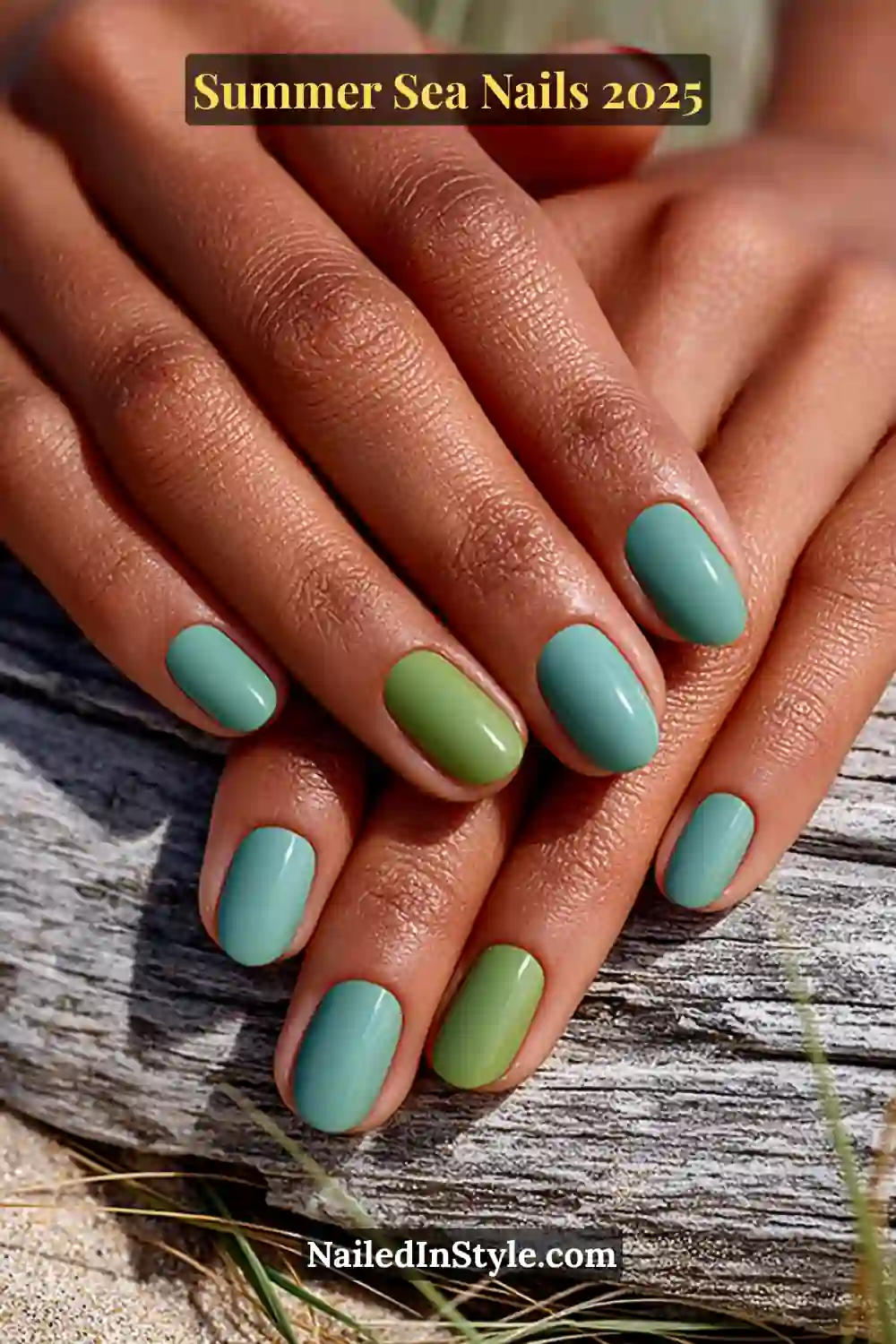 Short nails with teal, marine green, and golden sand polish on olive skin tones – Summer Sea Nails 2025